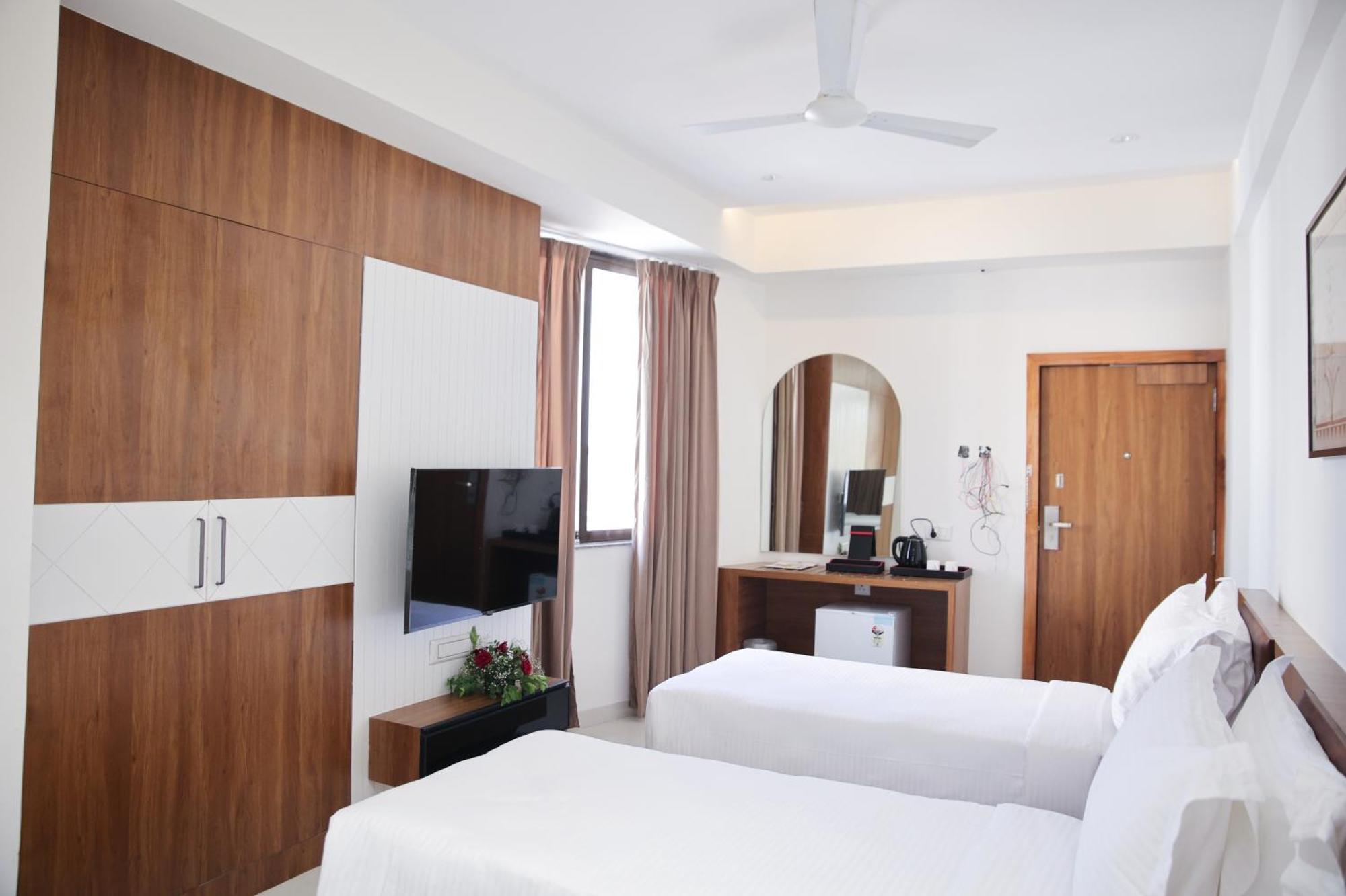 Lords Eco Inn, Ambaji Εξωτερικό φωτογραφία